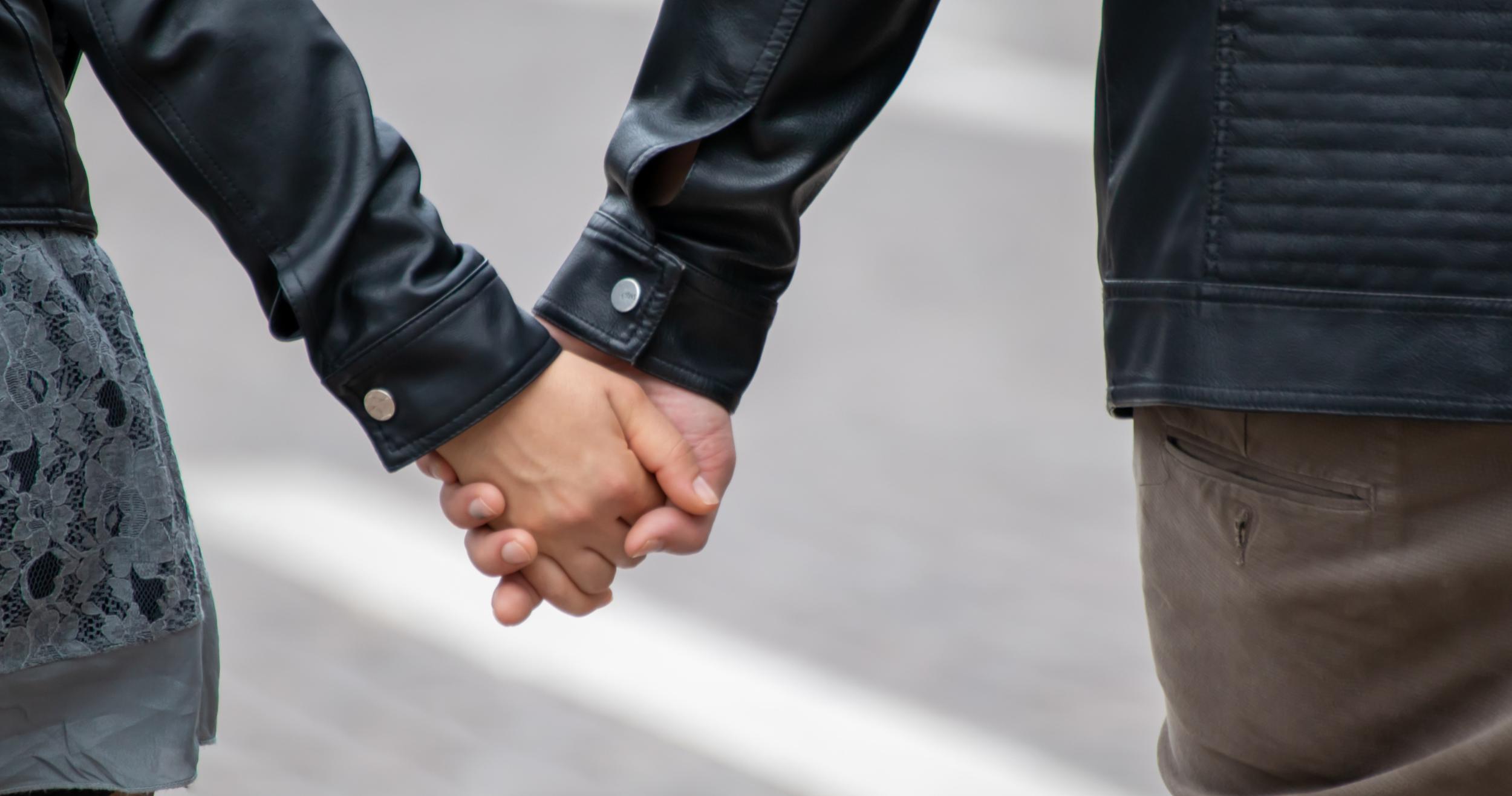 <span class='first'></span><span class='second'>Liebe und Trauer</span>